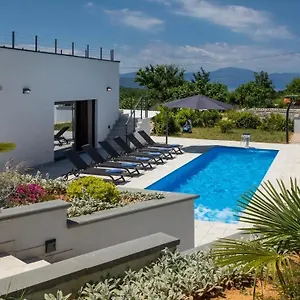 Villa Luxury Subventus, Bajcici