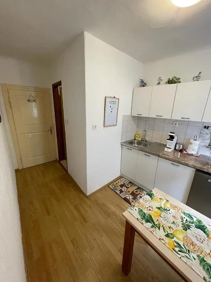 Dana Apartment Cres